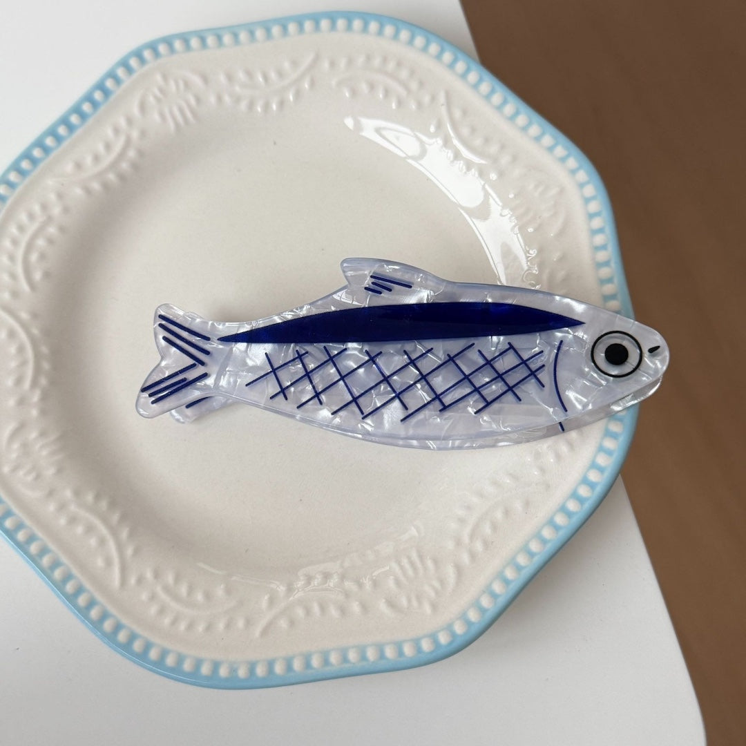 A sardine shaped hair clip
