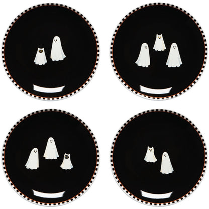 Four round black Halloween plates arranged in a 2x2 grid, each featuring three white ghost figures of varying sizes and a white banner at the bottom, with a brown and white checkered rim.
