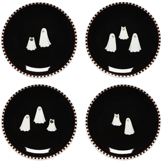Four round black Halloween plates arranged in a 2x2 grid, each featuring three white ghost figures of varying sizes and a white banner at the bottom, with a brown and white checkered rim.